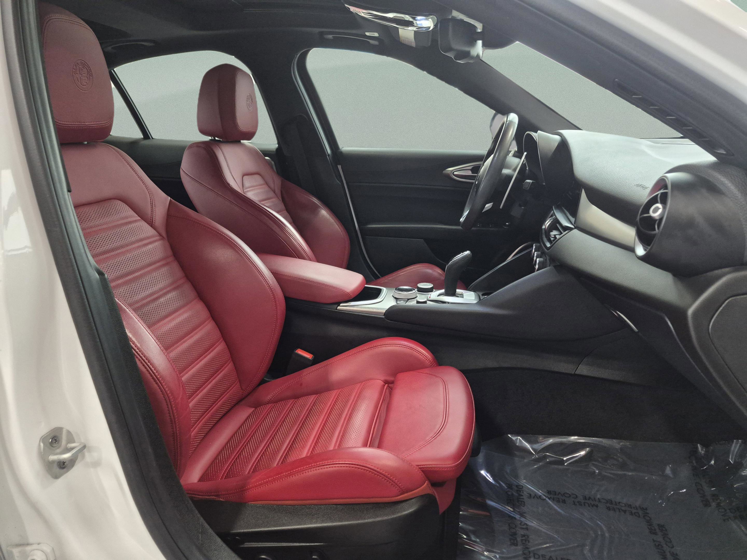 Used 2023 Alfa Romeo Giulia Veloce RWD image 19