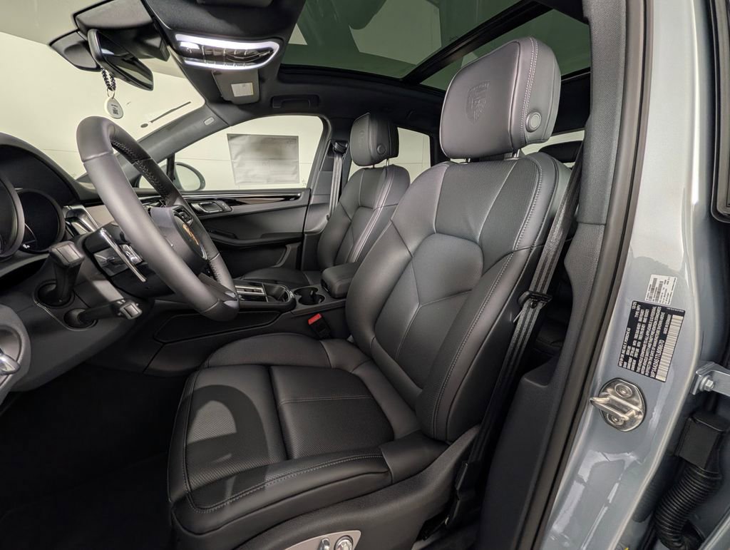New 2026 Porsche Macan image 5