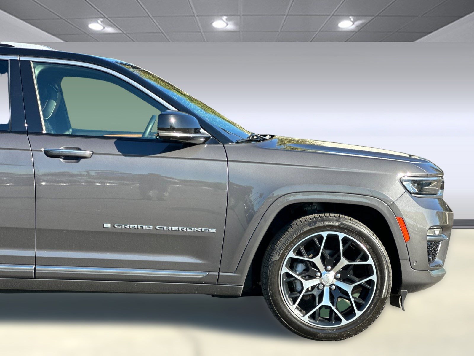 Used 2023 Jeep Grand Cherokee Summit image 36