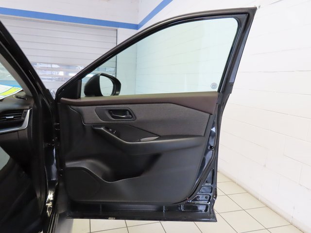 Used 2023 Nissan Rogue S image 26