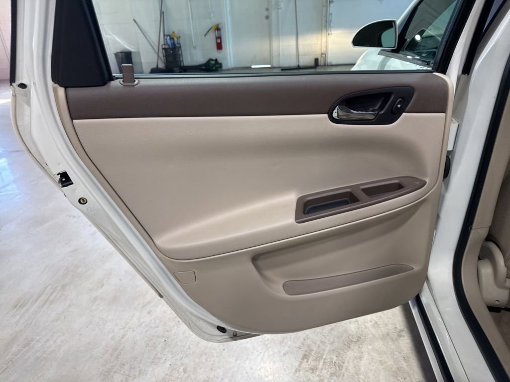 Used 2008 Chevrolet Impala LTZ FWD image 30
