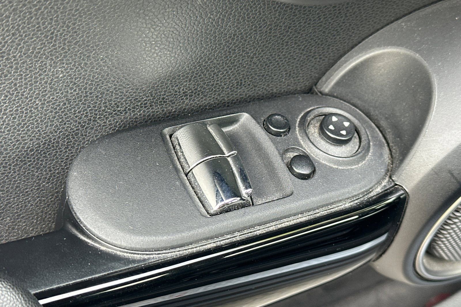 Used 2014 MINI Cooper S FWD image 12