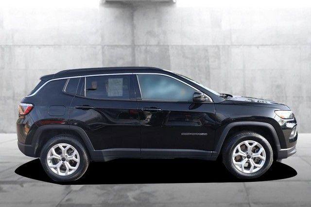 Used 2025 Jeep Compass Latitude w/ Sun & Sound Group image 5