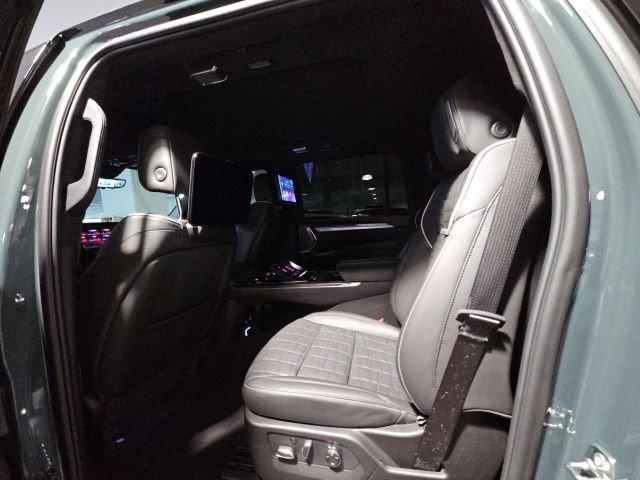 Certified 2026 Cadillac Escalade ESV V AWD/4WD image 10