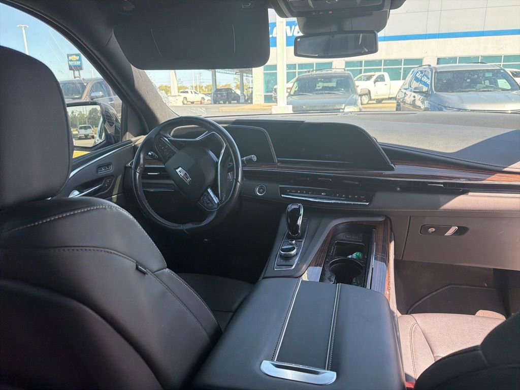 Used 2022 Cadillac Escalade Luxury image 3