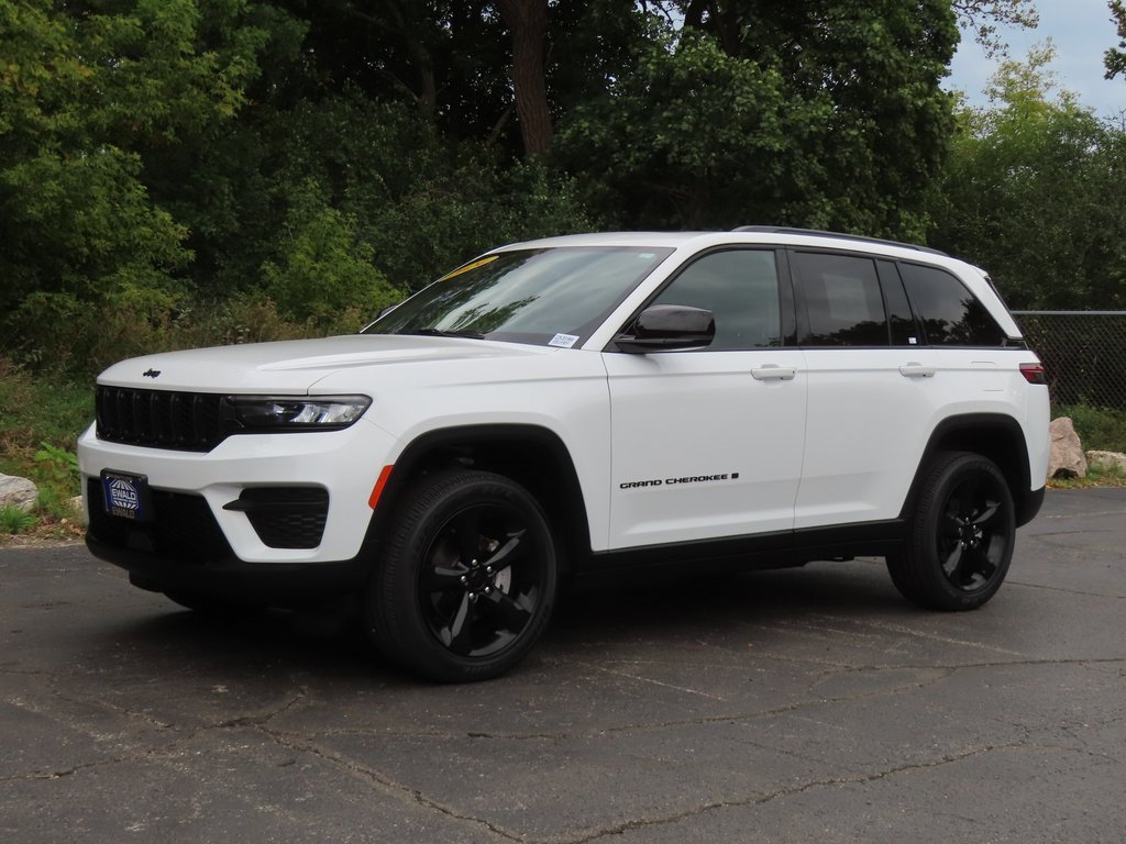 Certified 2024 Jeep Grand Cherokee Altitude image 25