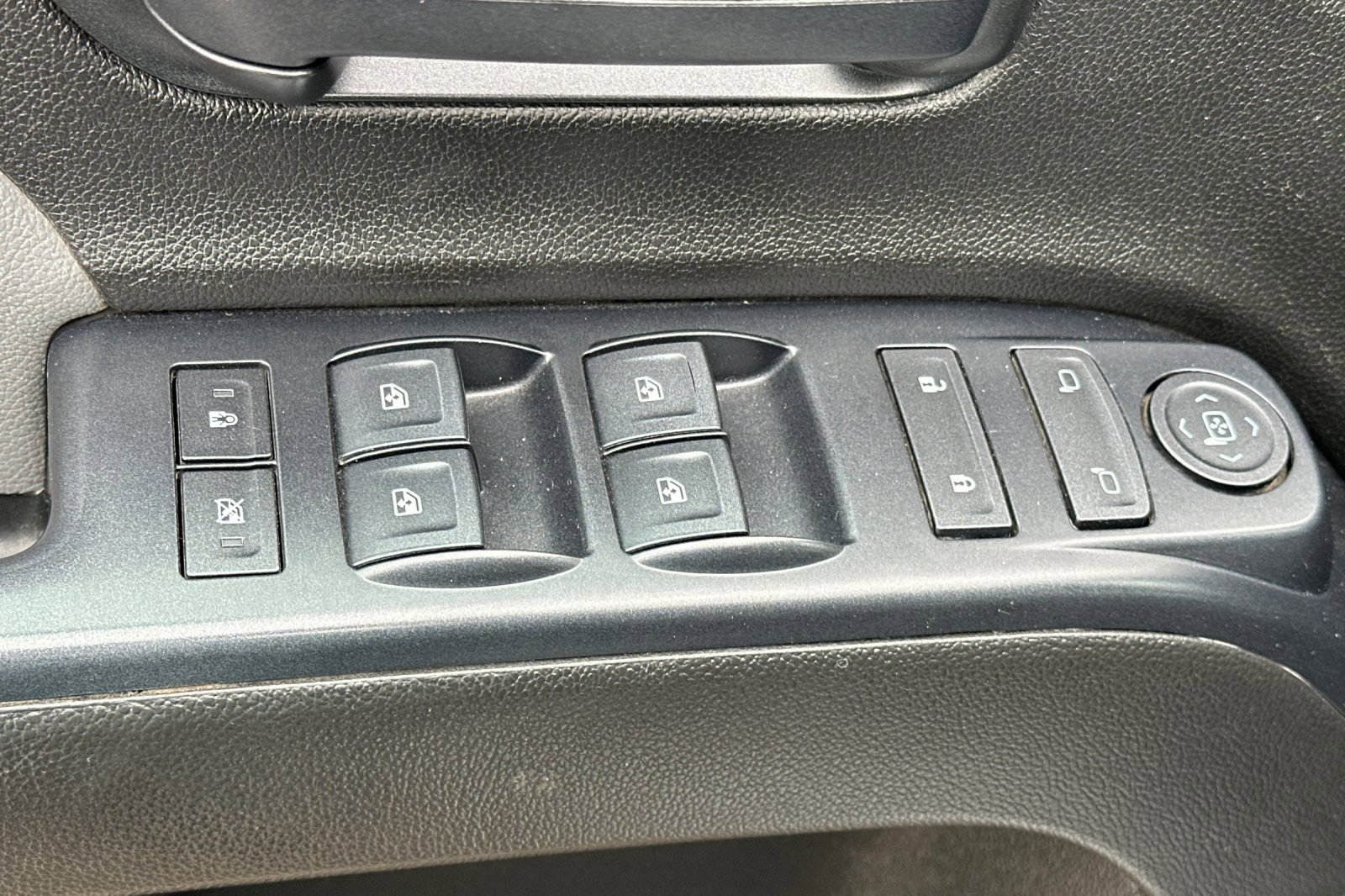 Used 2018 Chevrolet Silverado 1500 Custom w/ Custom Convenience Package image 11