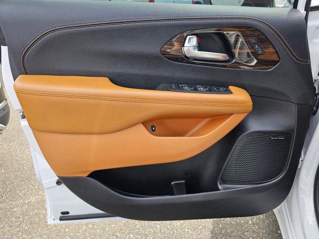 Certified 2023 Chrysler Pacifica Pinnacle FWD image 22