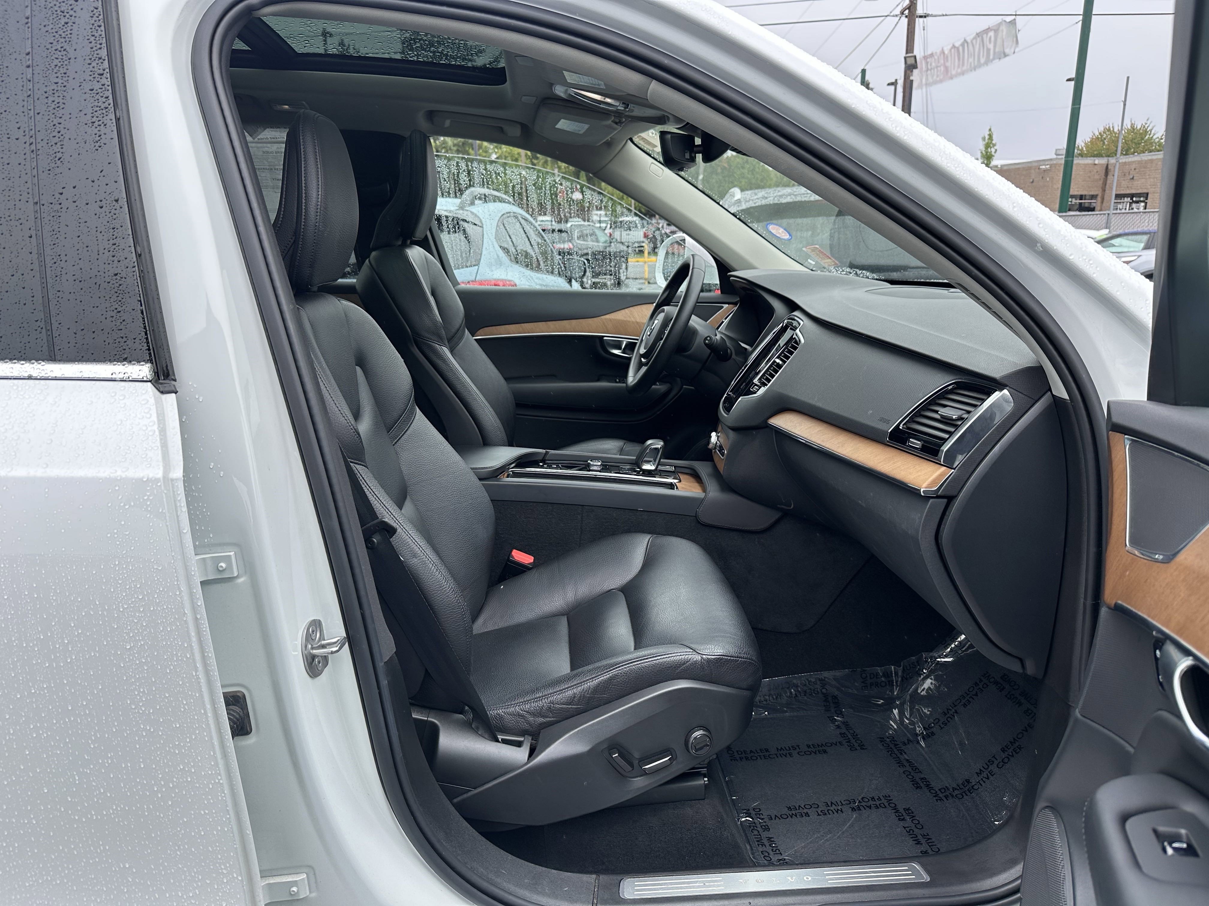 Used 2023 Volvo XC90 B5 Plus image 9