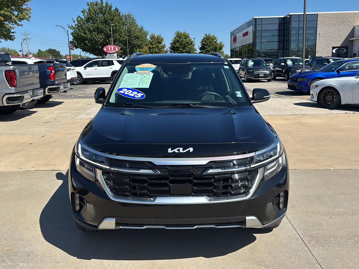 Used 2025 Kia Seltos SX AWD/4WD image 2