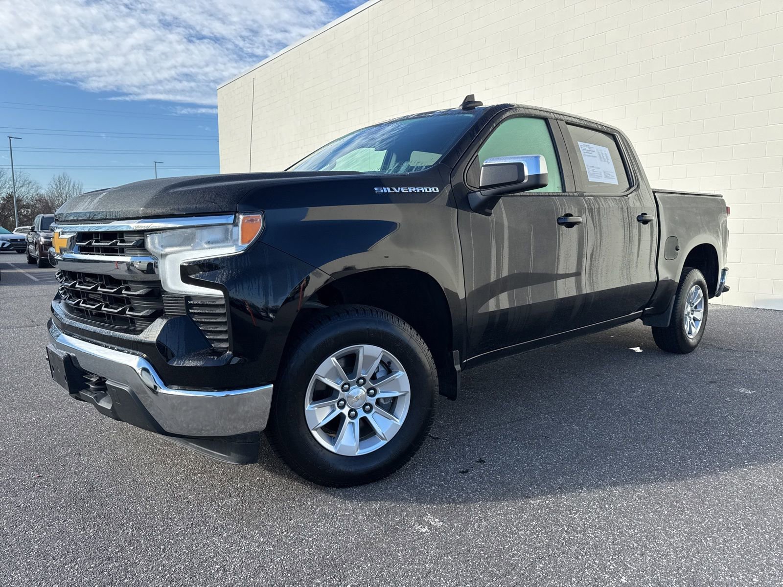 Used 2022 Chevrolet Silverado 1500 LT image 1