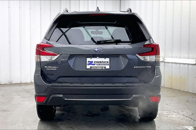 Used 2022 Subaru Forester Premium AWD/4WD image 4