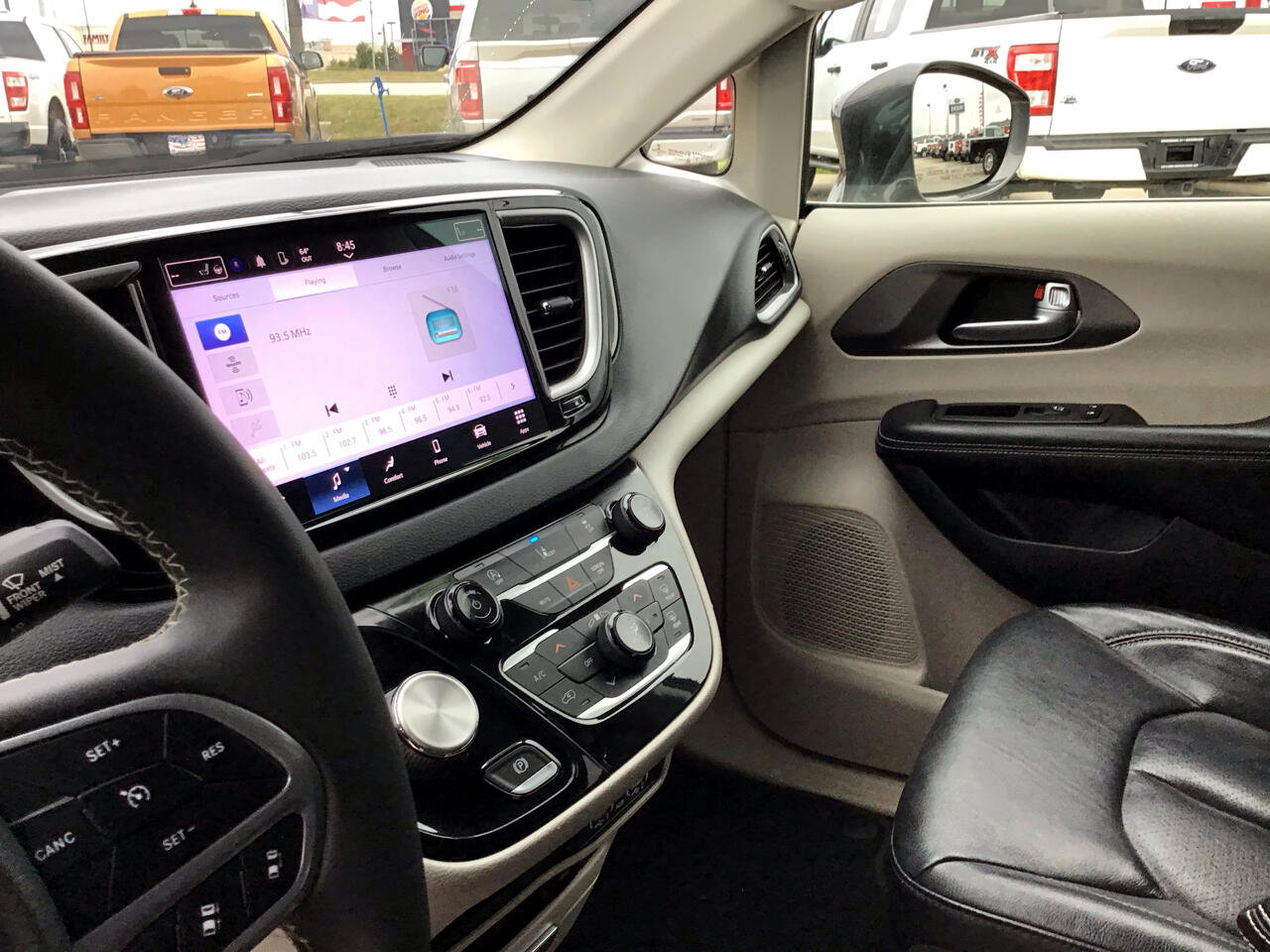 Used 2022 Chrysler Pacifica Touring-L image 21