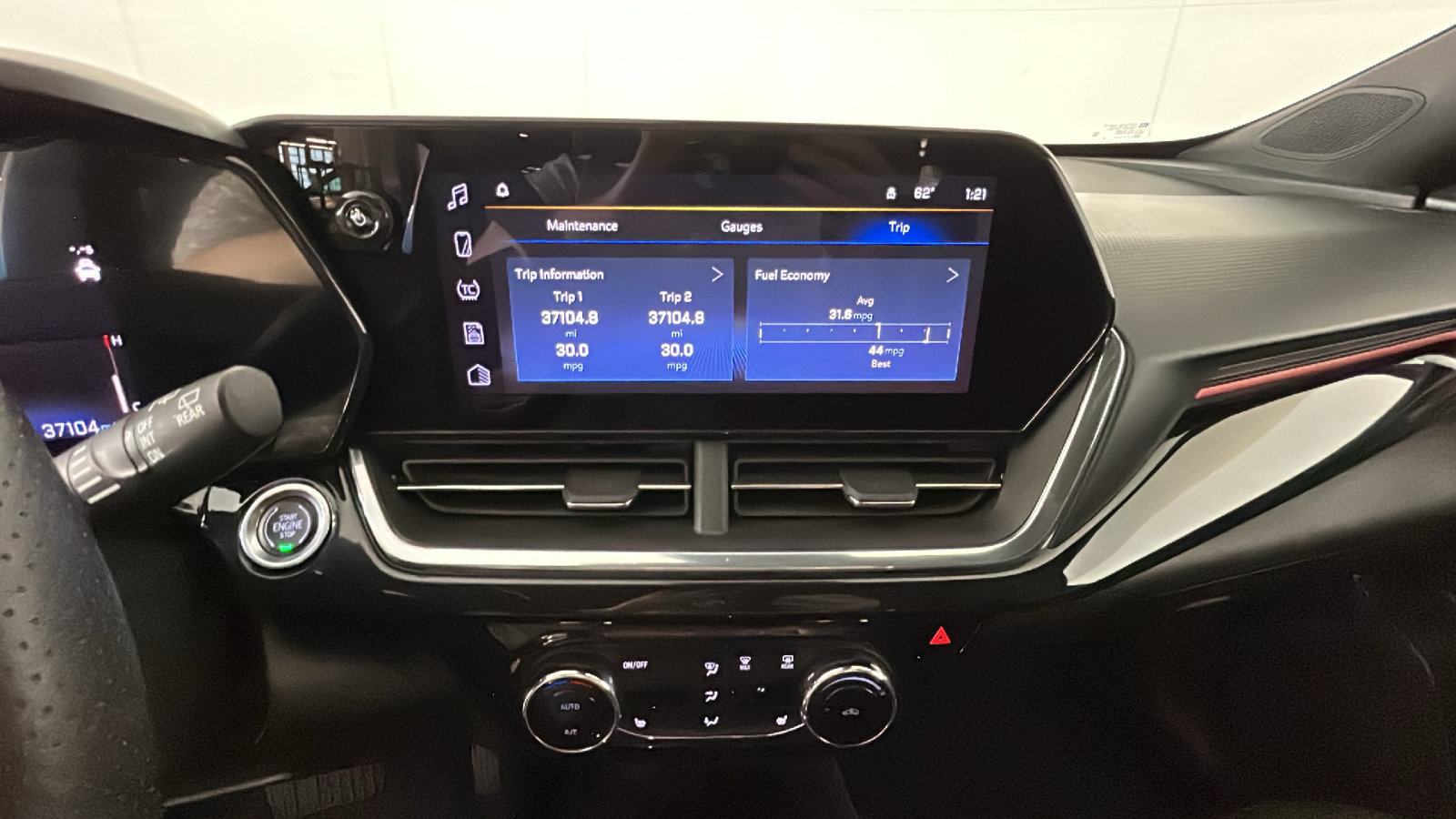 Used 2025 Chevrolet Trax RS FWD image 27