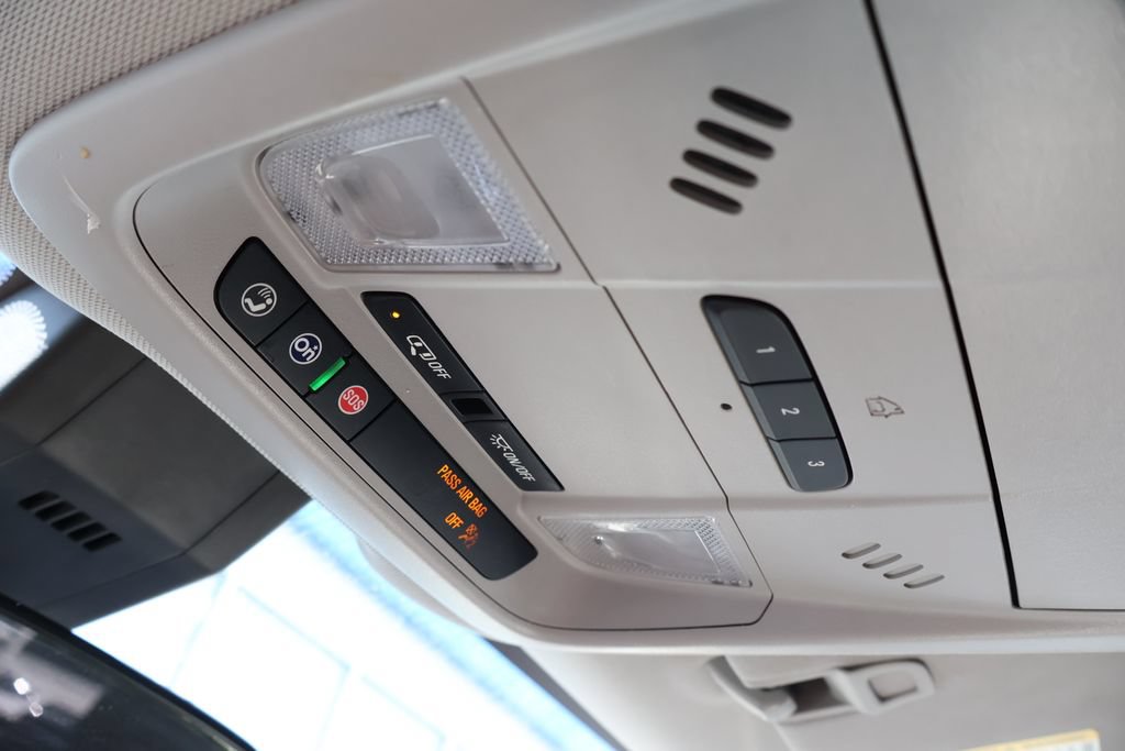 Used 2020 Chevrolet Equinox LT FWD image 33
