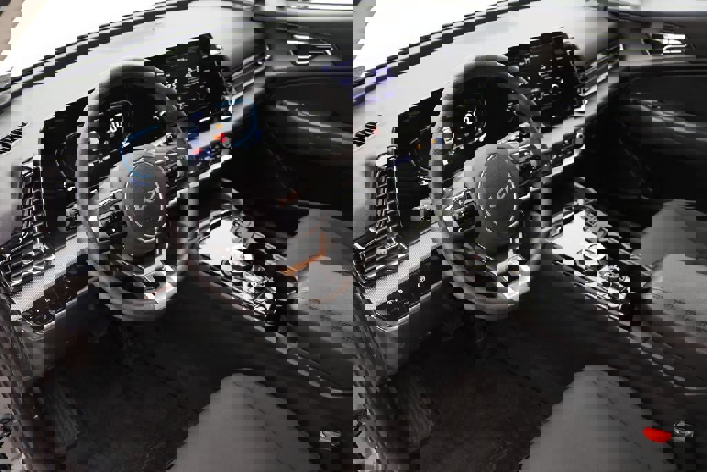 Used 2023 Kia Sportage LX image 13