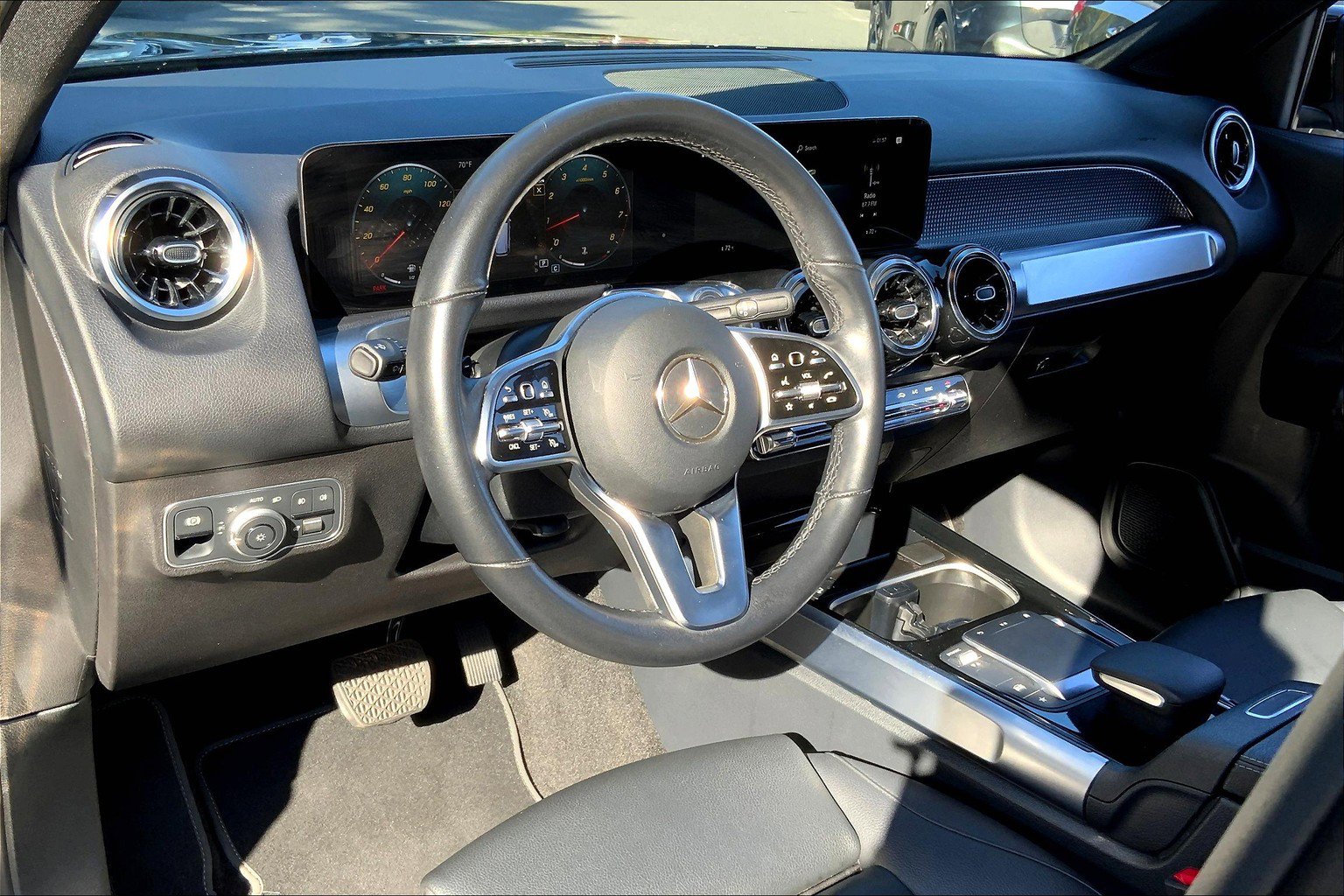 Used 2023 Mercedes-Benz GLB 250 4MATIC image 16