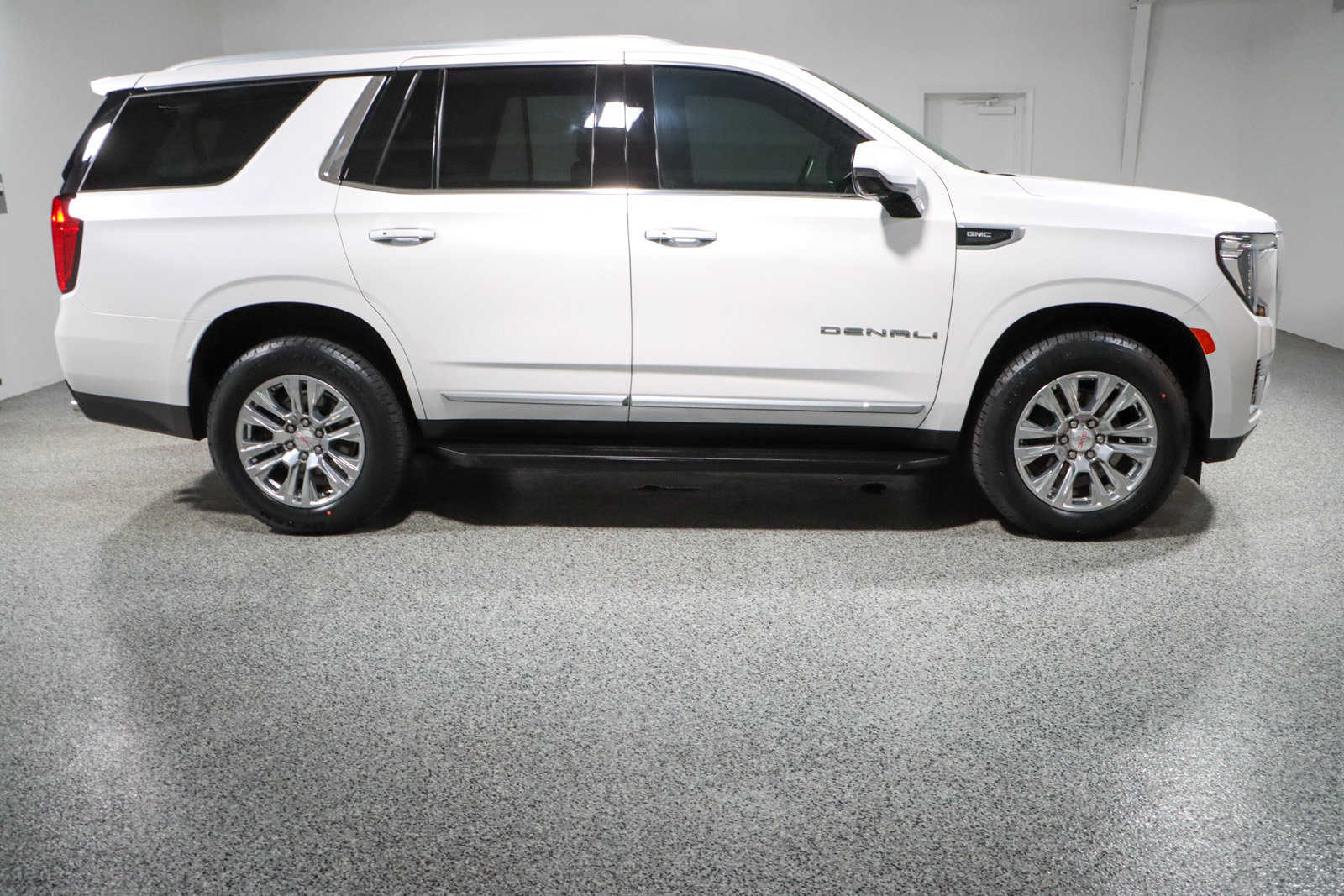 Used 2023 GMC Yukon Denali AWD/4WD image 6