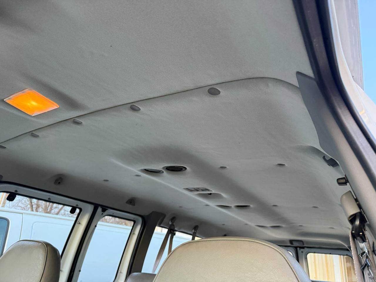 Used 1998 Ford E-350 and Econoline 350 Club Wagon image 25