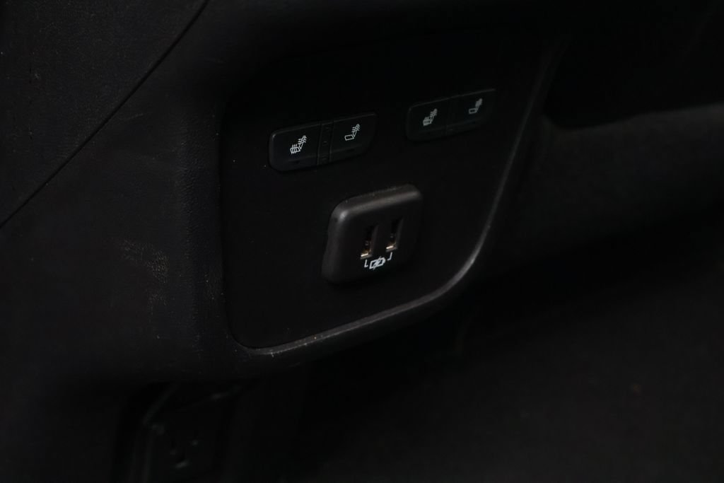 Used 2023 Chevrolet Equinox Premier AWD/4WD image 36