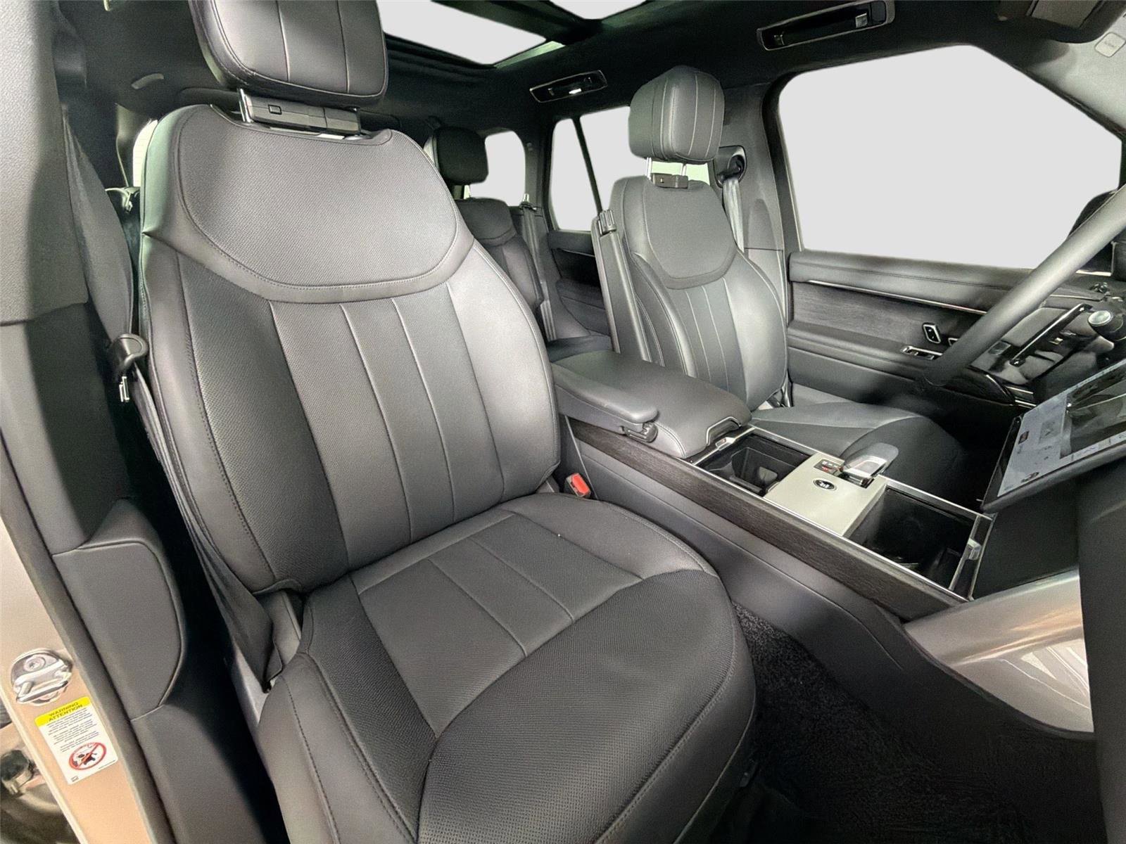 Certified 2025 Land Rover Range Rover SE AWD/4WD image 28
