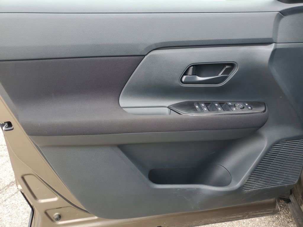 Used 2025 Nissan Kicks S image 10