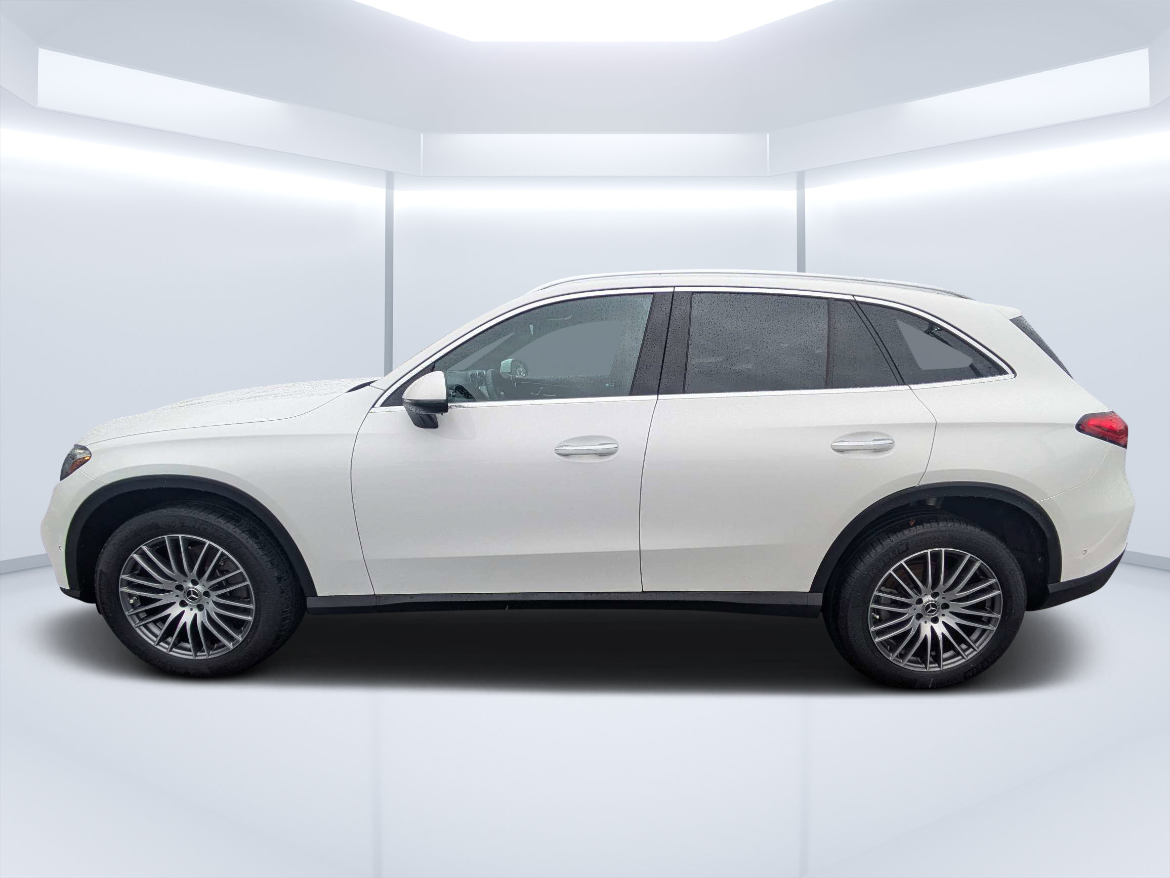 Certified 2025 Mercedes-Benz GLC 300 image 6