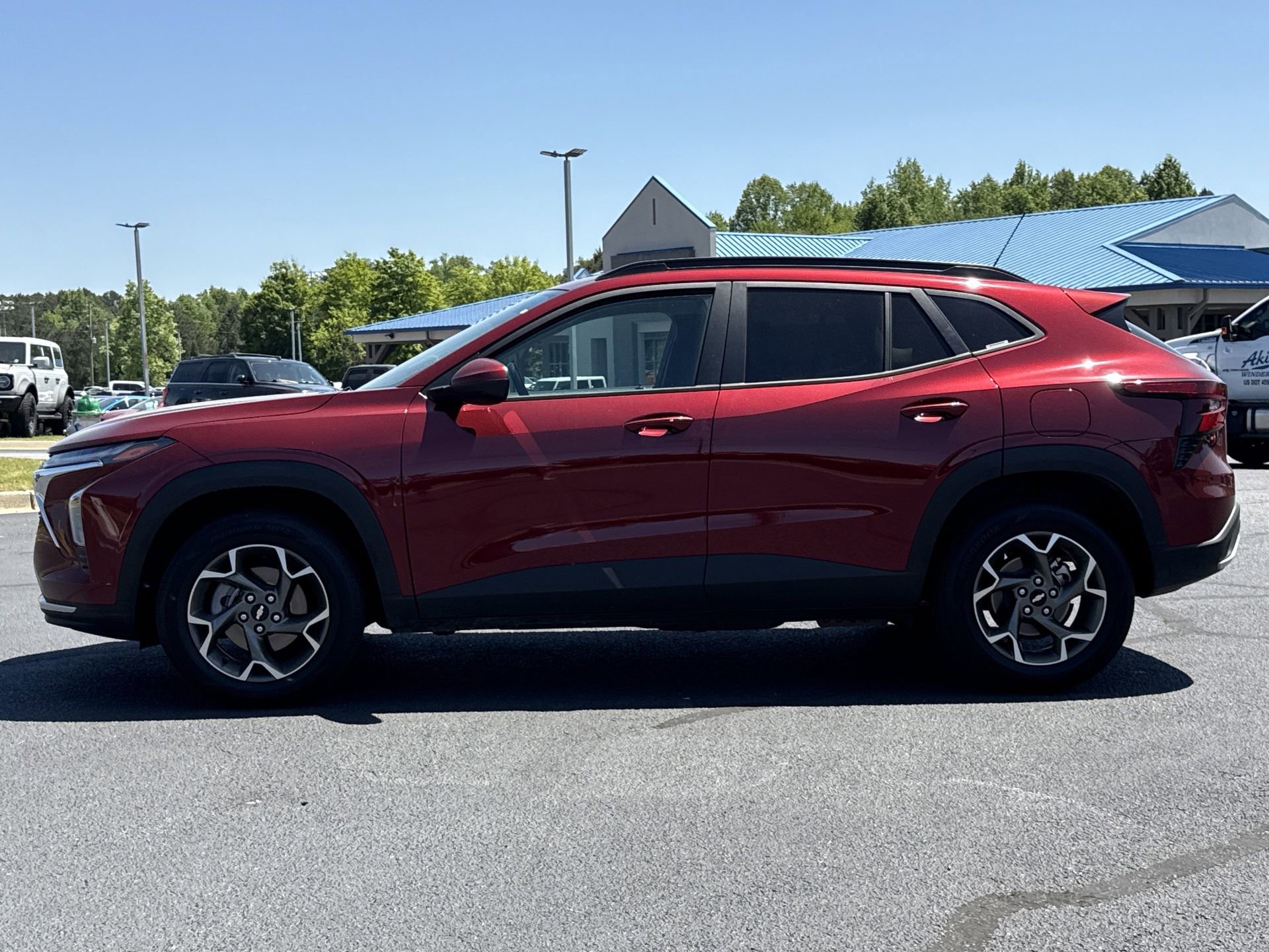 Used 2025 Chevrolet Trax LT w/ LT Convenience Package FWD image 19