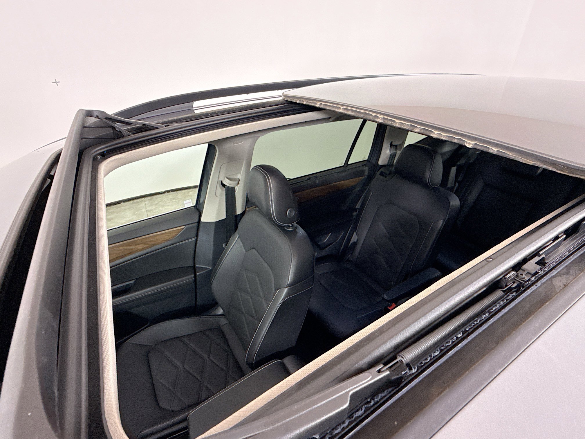 Used 2024 Volkswagen Atlas SE FWD image 14