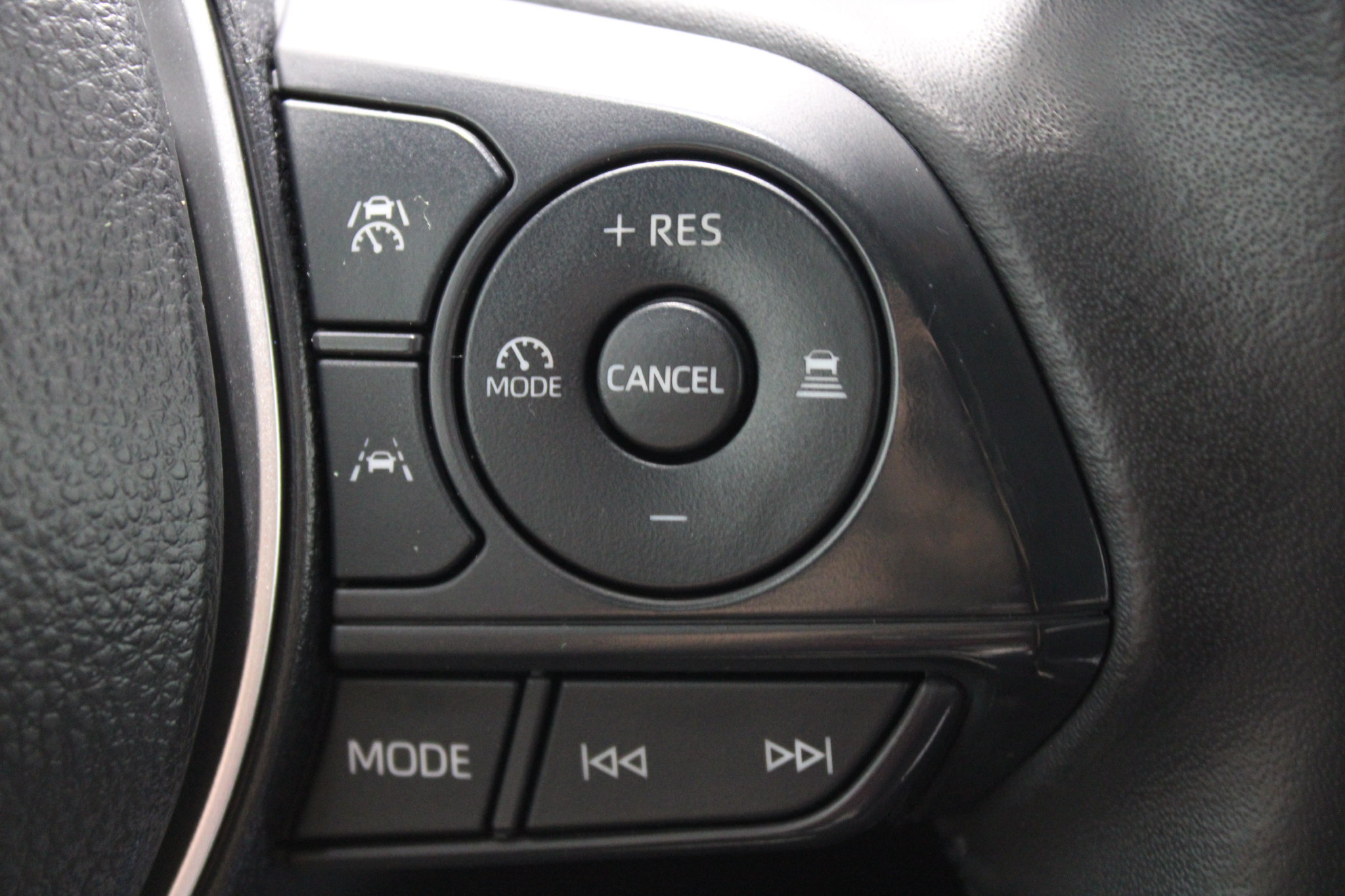 Used 2025 Toyota Corolla Cross AWD Hybrid image 33