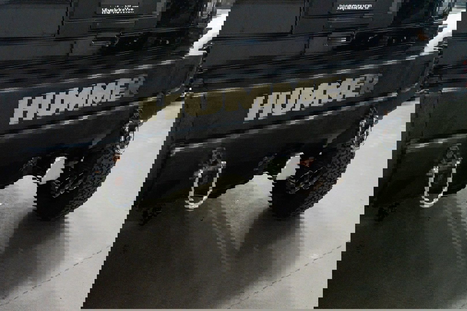 Used 2003 HUMMER H2 w/ Preferred Equipment Group image 9