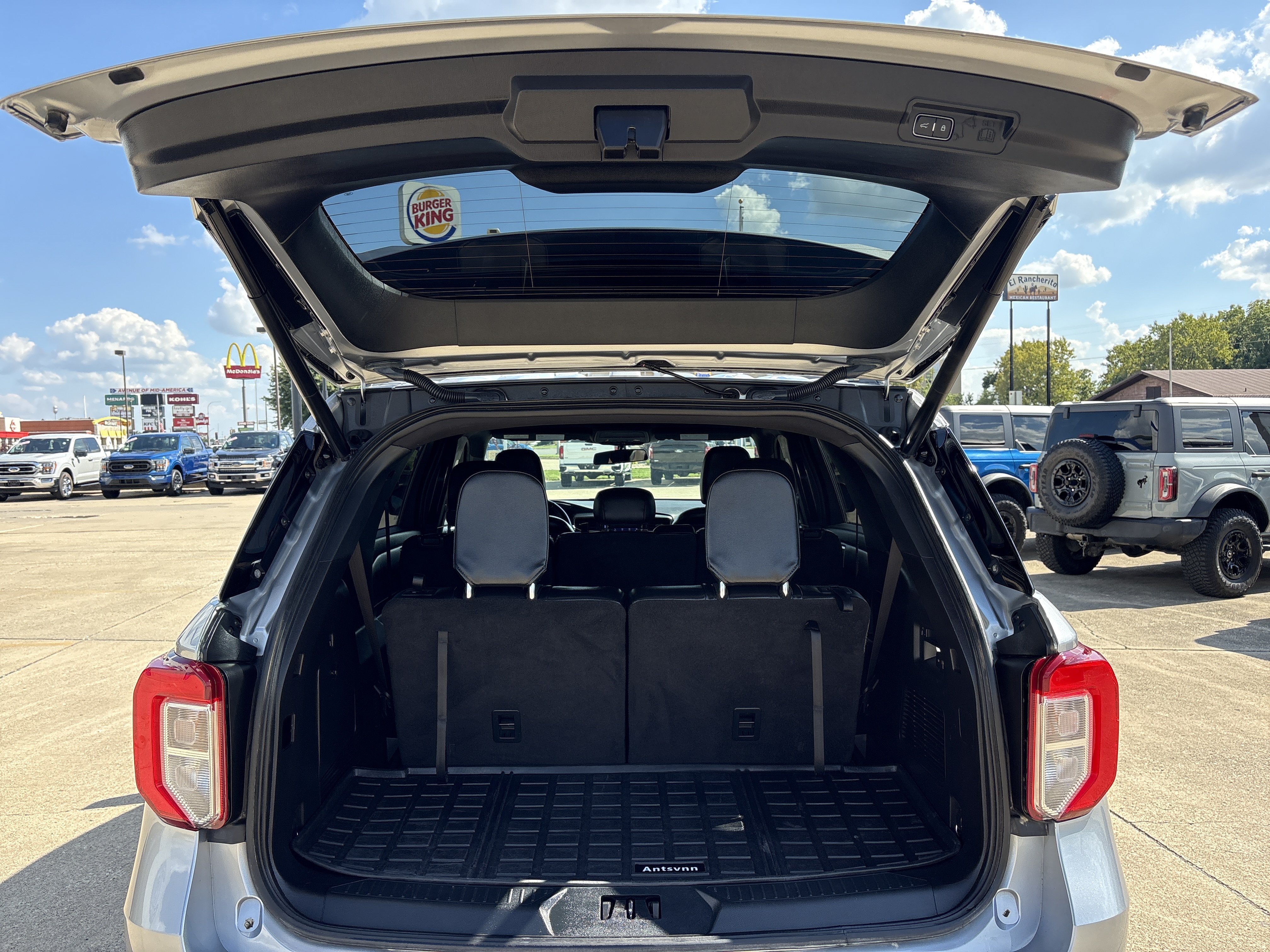 Used 2020 Ford Explorer XLT w/ Equipment Group 202A AWD/4WD image 6