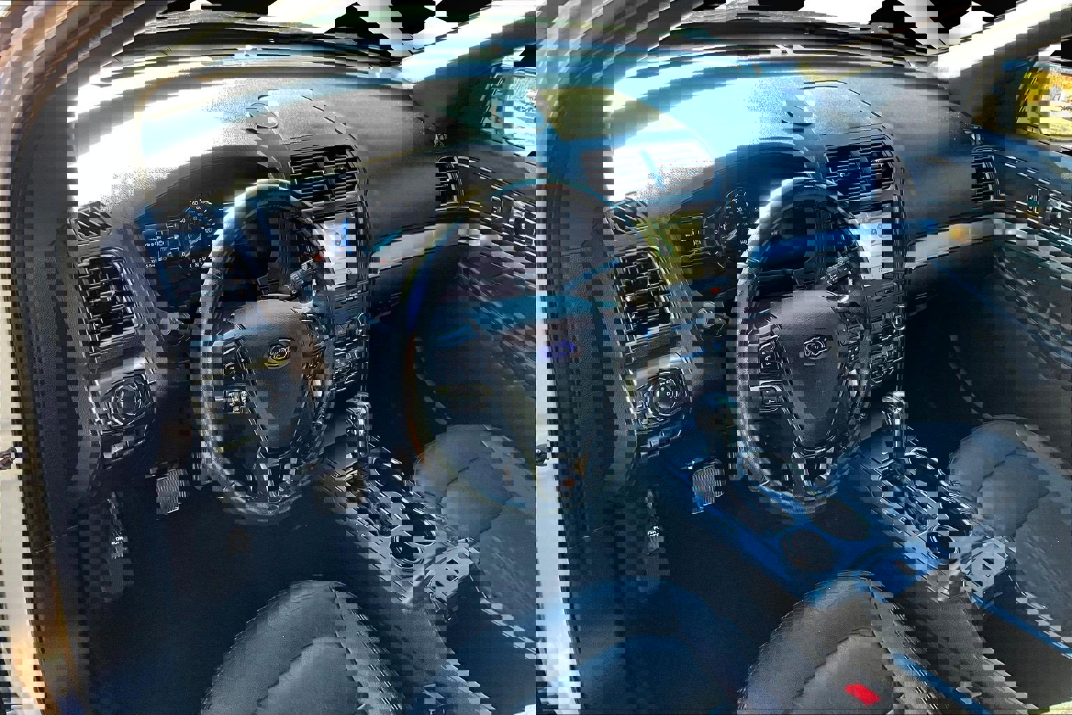 Used 2018 Ford Explorer XLT w/ Equipment Group 202A image 12