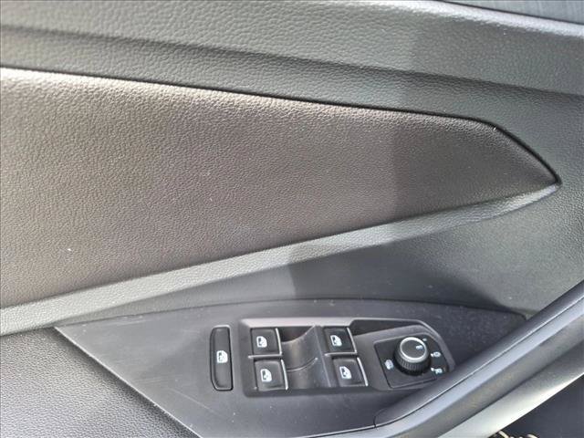 Used 2023 Volkswagen Jetta SE w/ Panoramic Sunroof Package FWD image 7