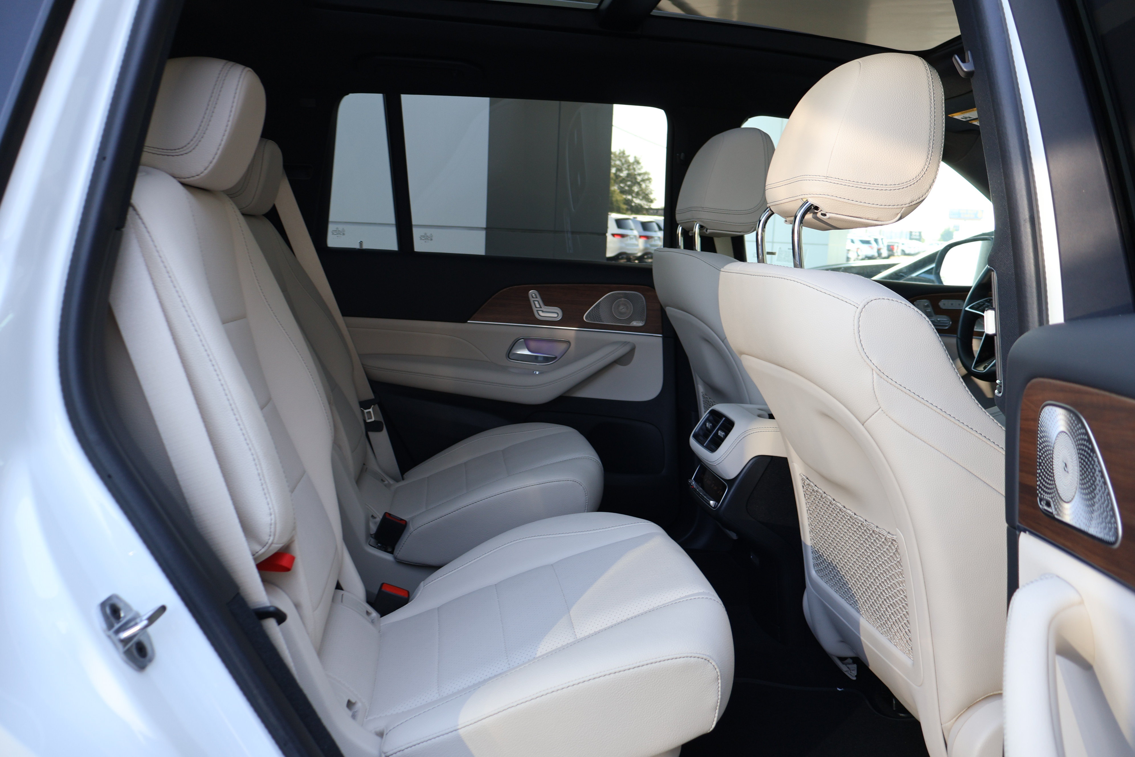 Used 2025 Mercedes-Benz GLS 450 4MATIC image 28