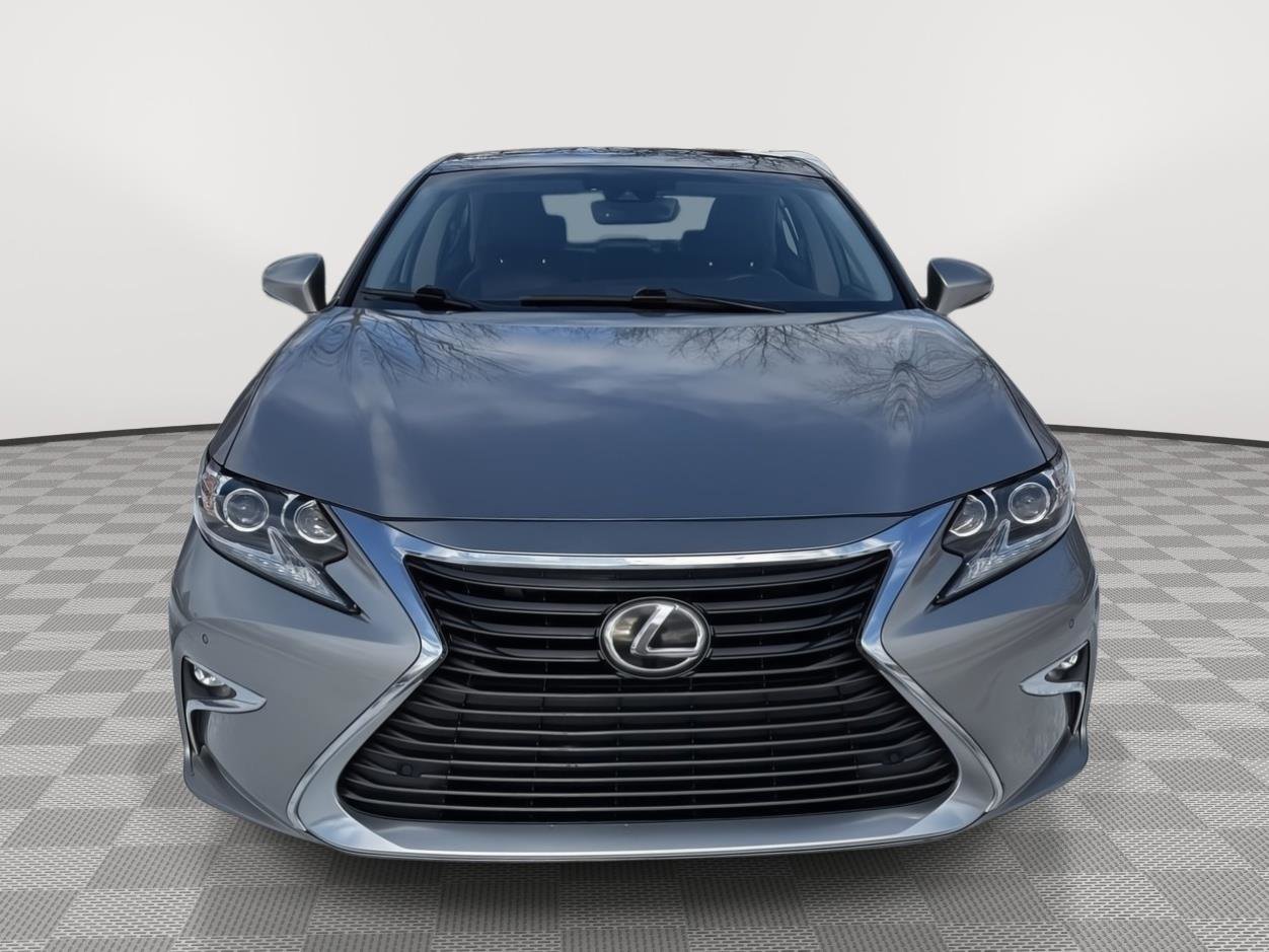 Used 2018 Lexus ES 350 w/ Luxury Package w/Wood Trim image 2