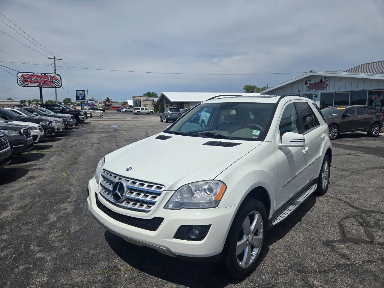Used 2011 Mercedes-Benz ML 350 4MATIC image 3