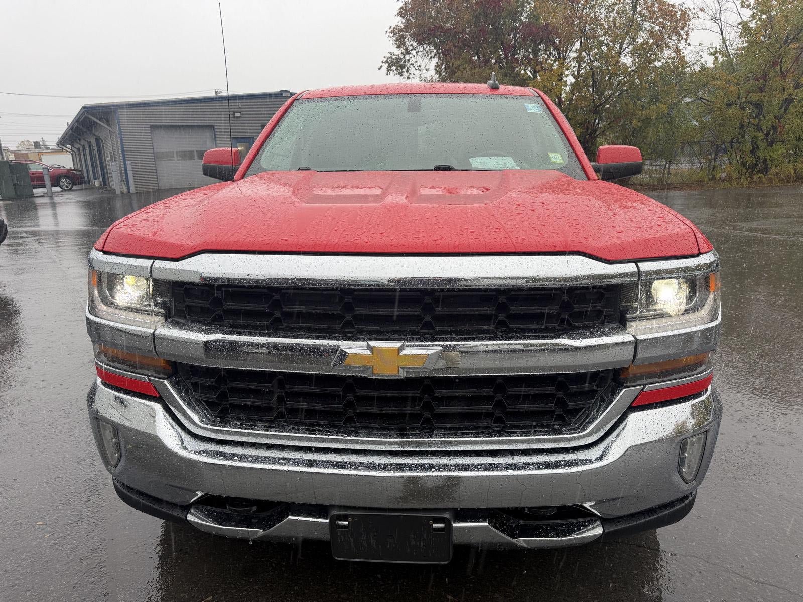 Used 2017 Chevrolet Silverado 1500 LT w/ All Star Edition AWD/4WD image 2