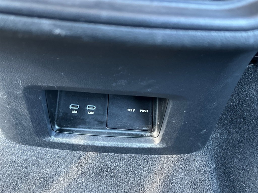 Used 2025 Volkswagen Atlas SE image 31