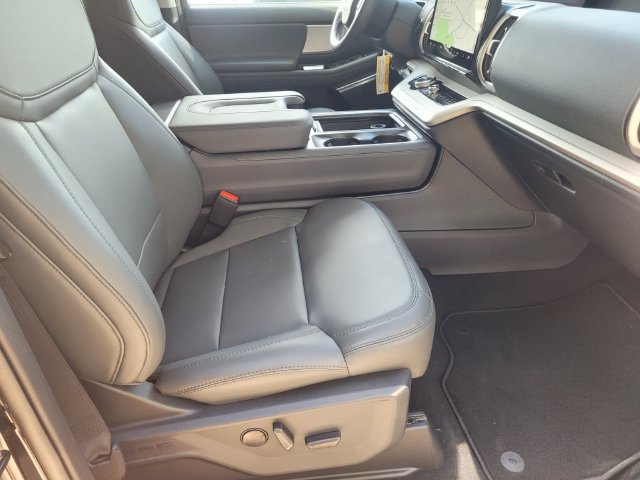 Used 2026 Ford Expedition Active RWD image 11