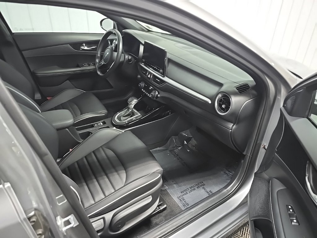 Used 2024 Kia Forte GT-Line w/ GT-Line Premium Package FWD image 16