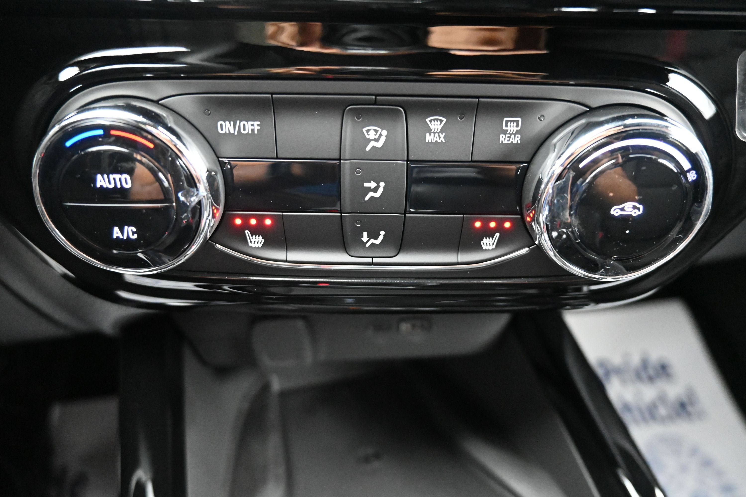 New 2026 Chevrolet Trax RS w/ Sunroof Package FWD image 16