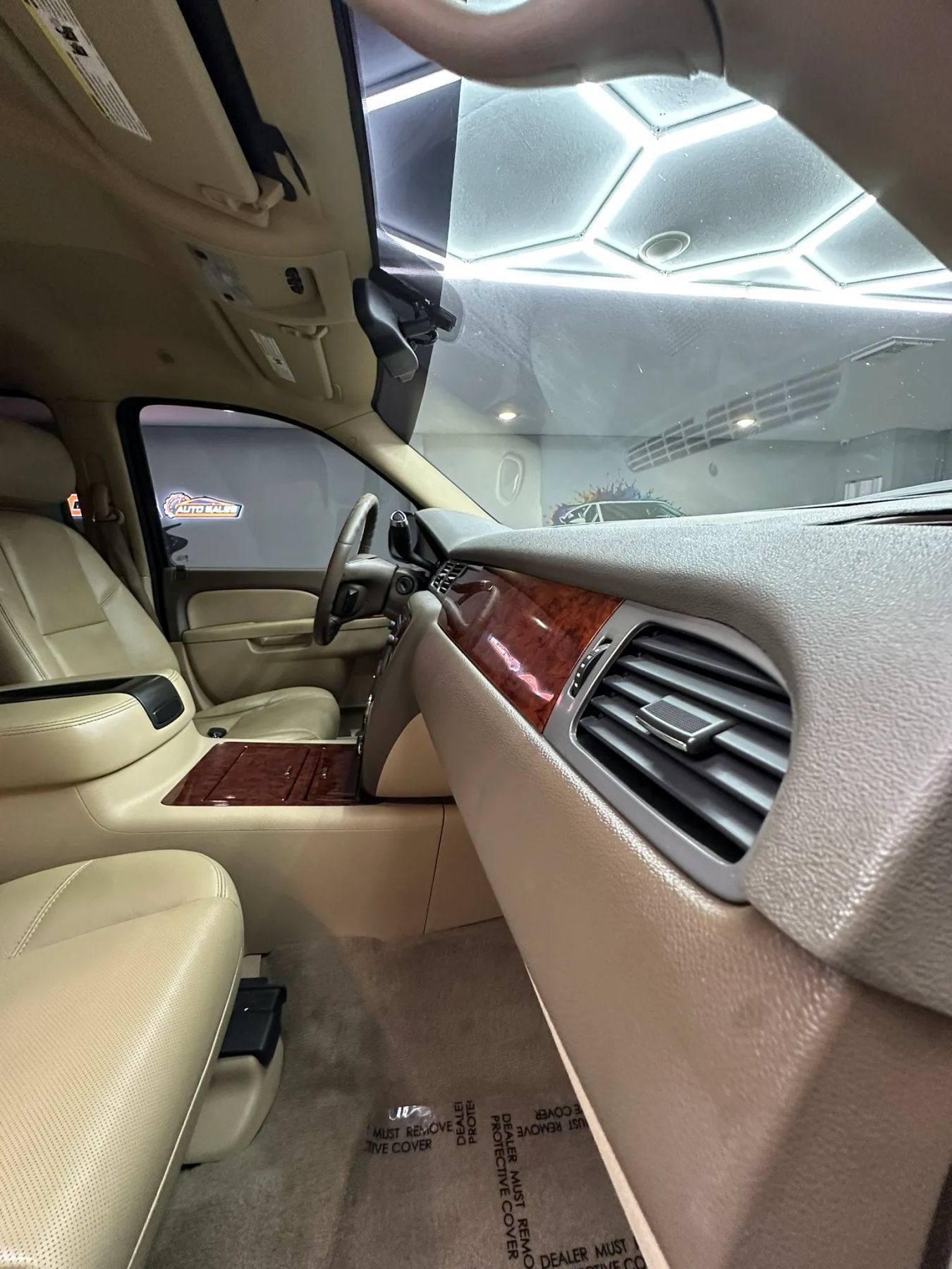 Used 2011 Chevrolet Avalanche LTZ RWD image 27