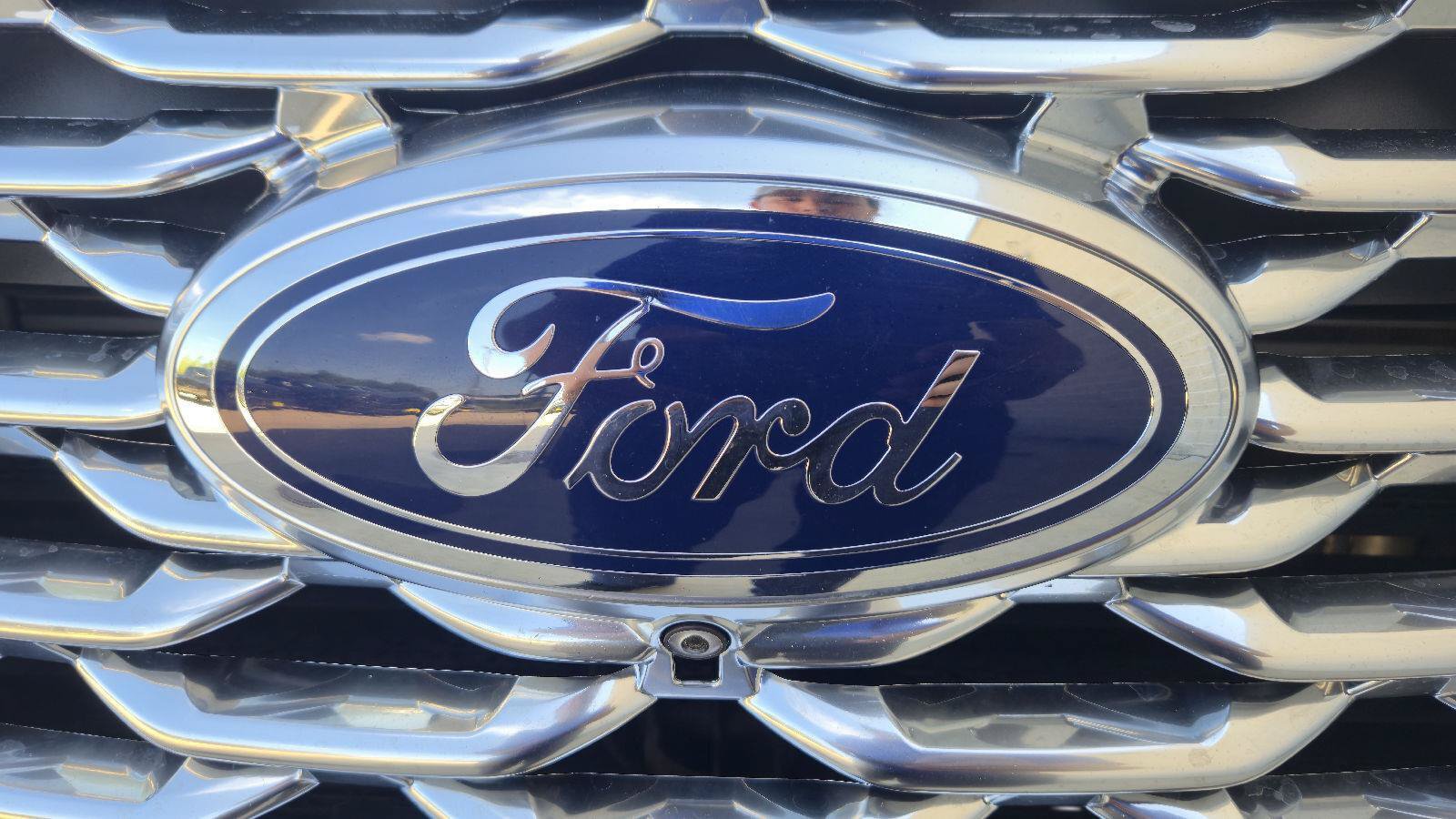 Used 2021 Ford Explorer Platinum w/ Equipment Group 601A AWD/4WD image 9
