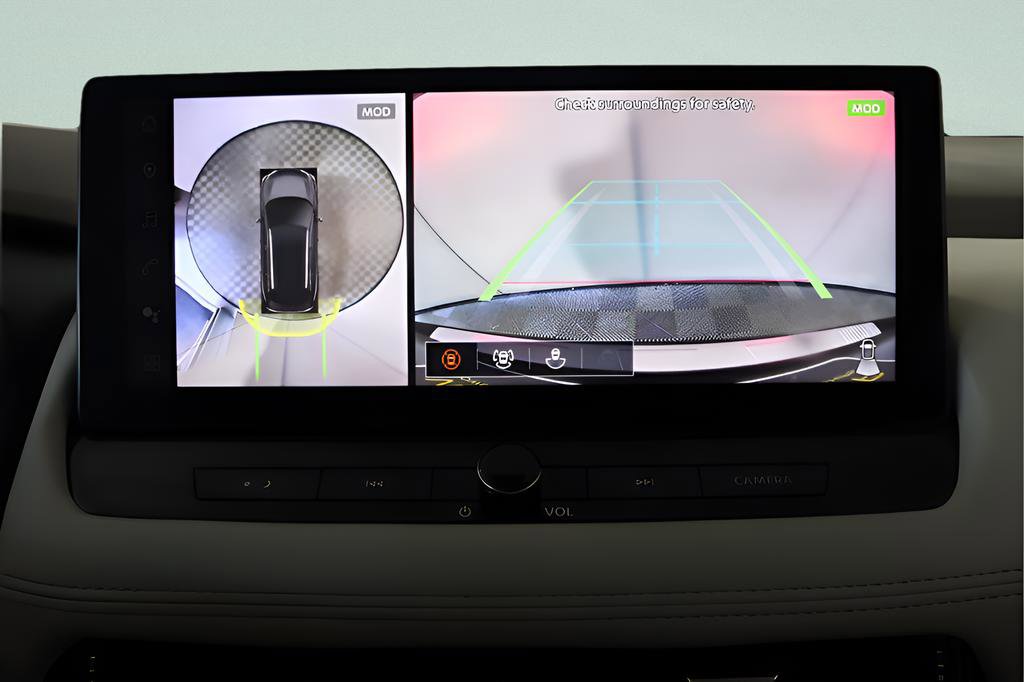 Used 2025 Nissan Rogue SL w/ Tech Package image 18