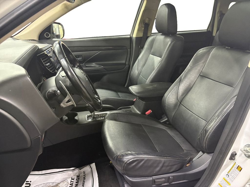Used 2016 Mitsubishi Outlander GT image 17