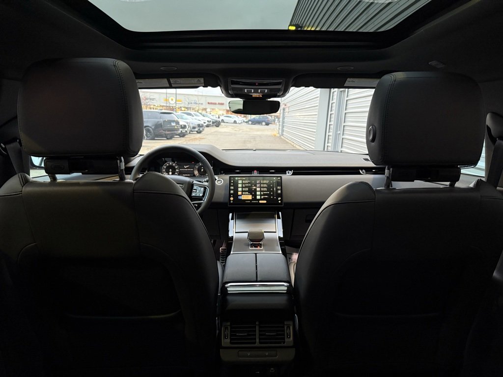 Used 2024 Land Rover Range Rover Evoque Dynamic SE image 9