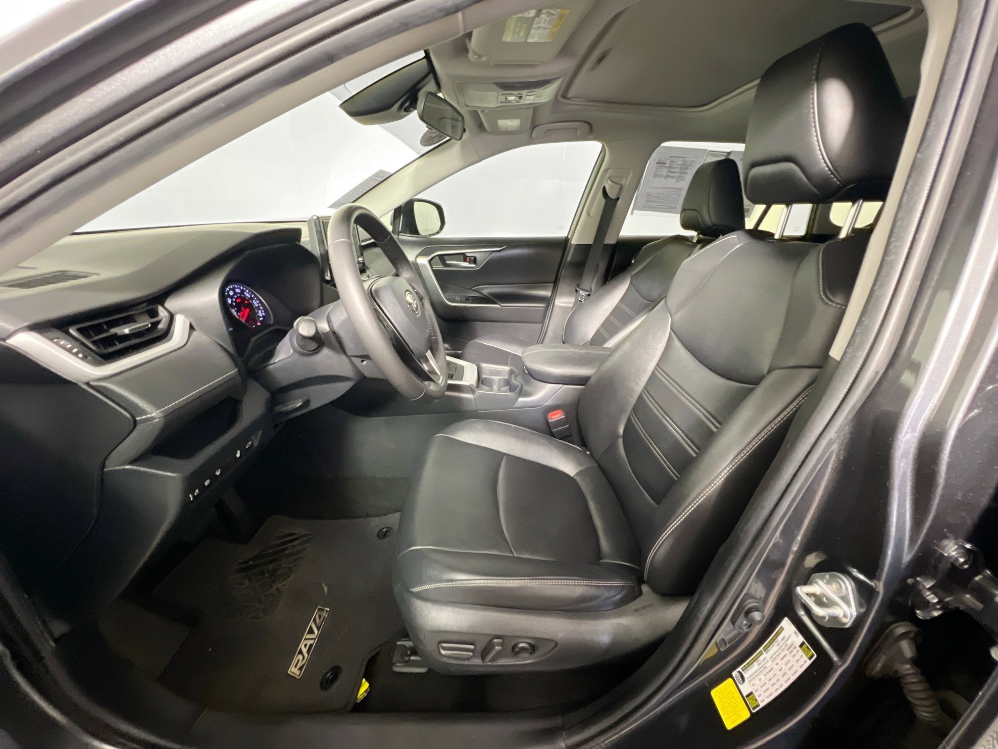 Used 2020 Toyota RAV4 XLE Premium FWD image 13