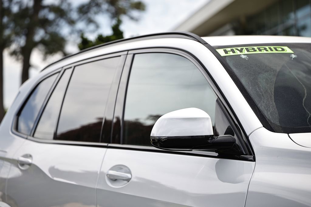 New 2026 BMW X5 xDrive50e w/ M Sport Package image 3