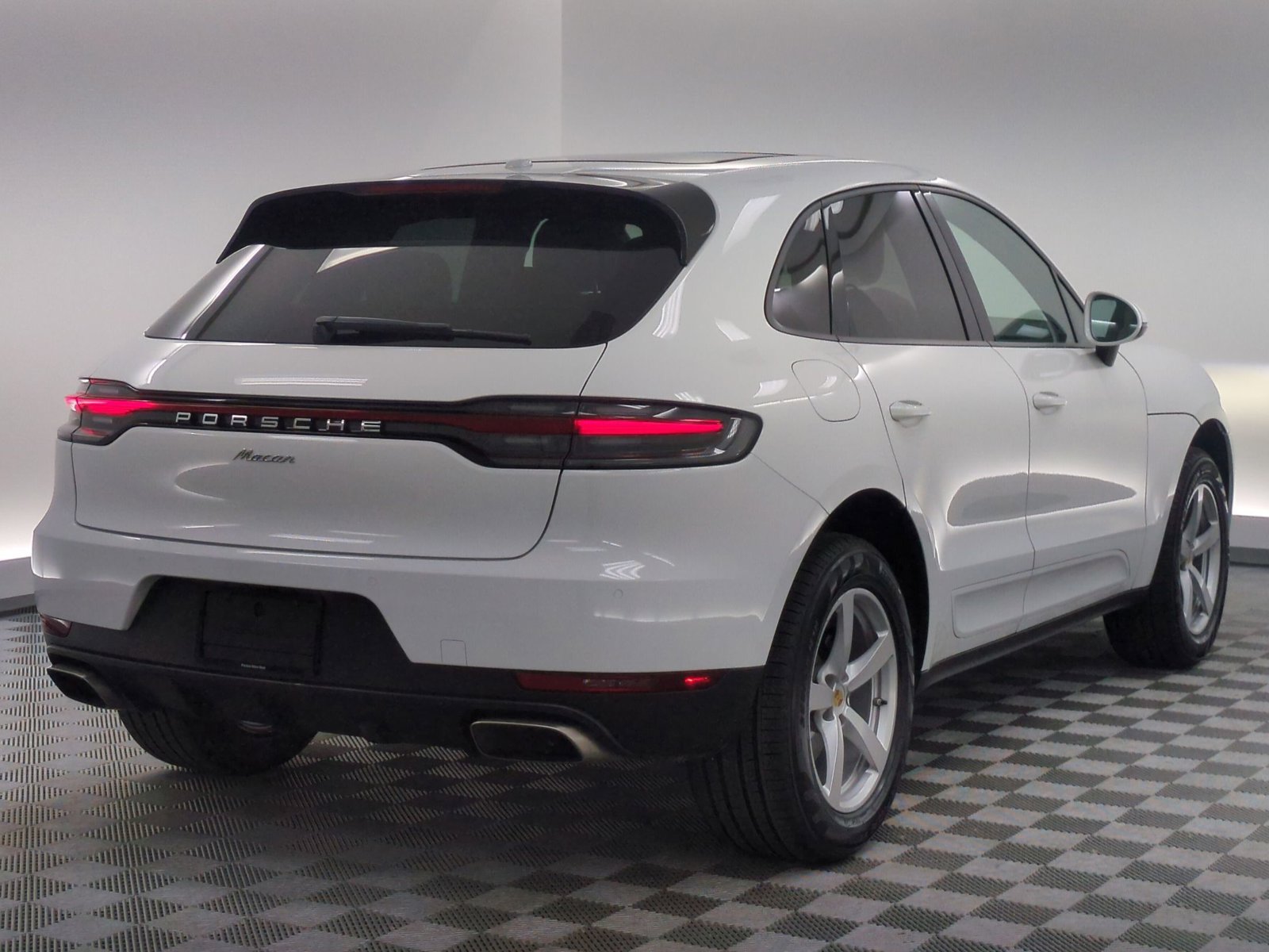 Certified 2020 Porsche Macan AWD/4WD image 9